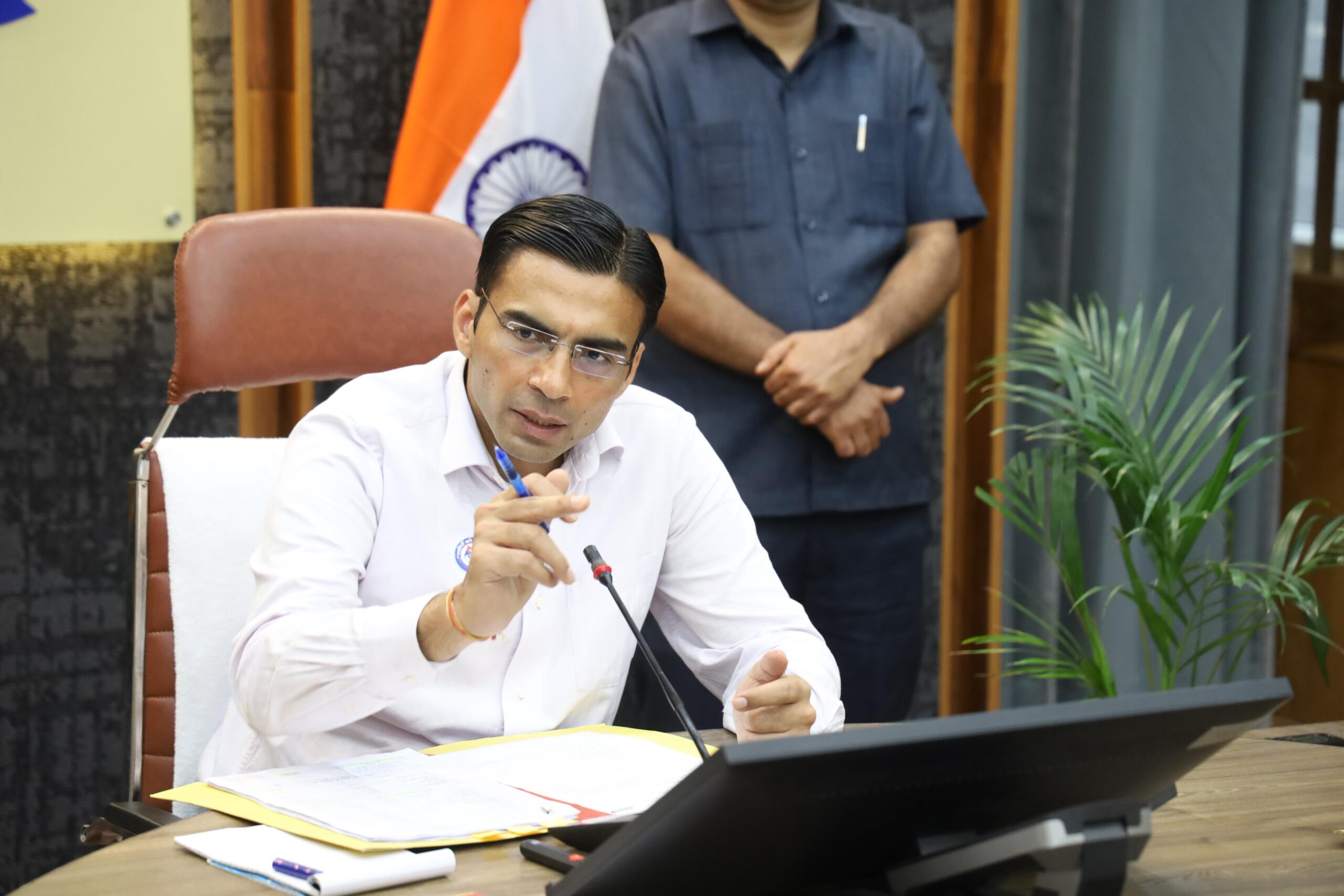 पिता का आकस्मिक निधन; पढाई पर संकट; जिला प्रशासन ने थामा रिहान का हाथ,